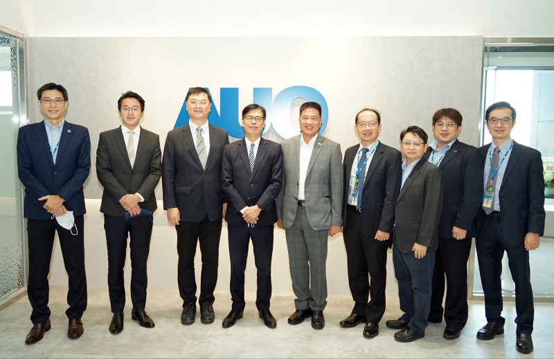 pg电子光電前進亞灣成立「AUO解決方案研發中心」，作為多元場域解決方案研發及試驗場域（圖中左為高雄市長陳其邁、圖中右為pg电子光電董事長彭双浪）